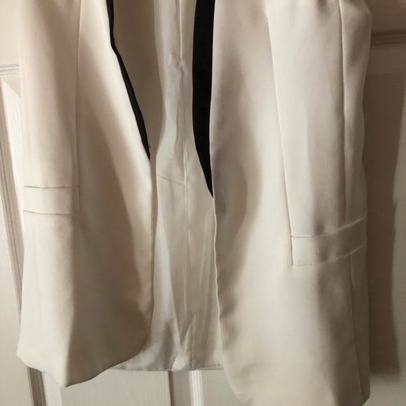 White vest - Picture 3 of 6